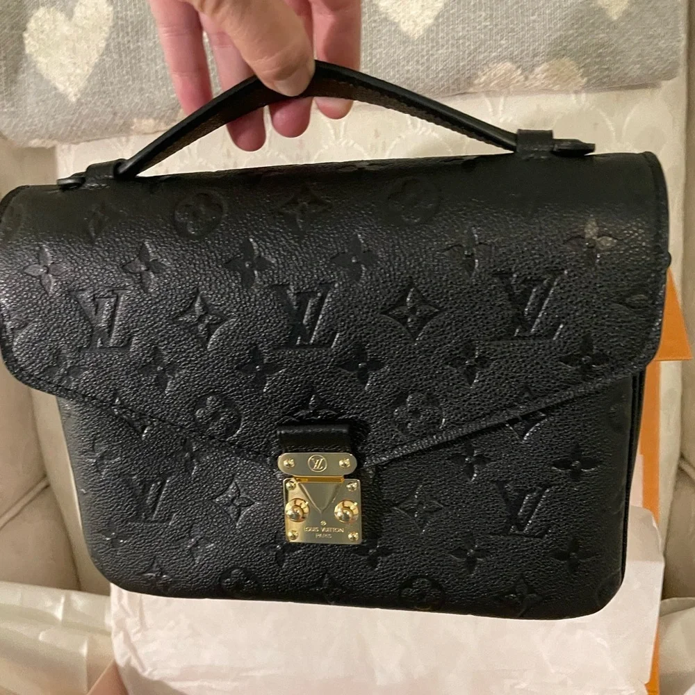 Louis Vuitton Black Pochette Métis Monogram
Empreinte Embossed Crossbody - Picture 11 of 15